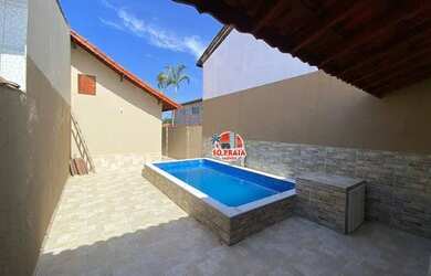 Imagem: A casa possui 2 Dormitórios, 2 Banheiros, 2 Vagas na garagem