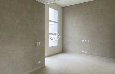 Imagem: A casa possui 3 Dormitórios, 2 Banheiros, 3 Vagas na garagem