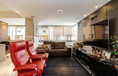 Imagem: O apartamento possui 3 Dormitórios, 3 Banheiros, 2 Vagas na