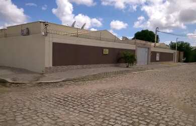 Imagem: A casa em condomínio possui 3 Dormitórios, 2 Banheiros, 2