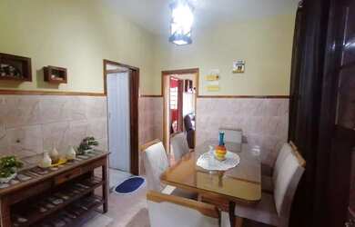 Imagem: A casa possui 2 Dormitórios, 3 Banheiros, 2 Vagas na garagem