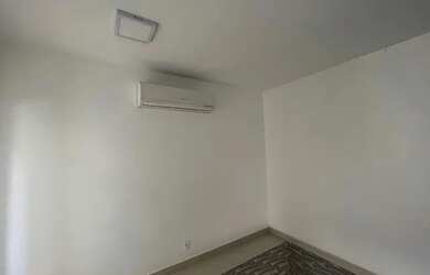 Imagem: A casa possui 2 Dormitórios, 1 Banheiro, 2 Vagas na garagem