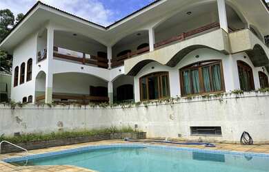 Imagem: A casa possui 3 Dormitórios, 5 Banheiros, 5 Vagas na garagem