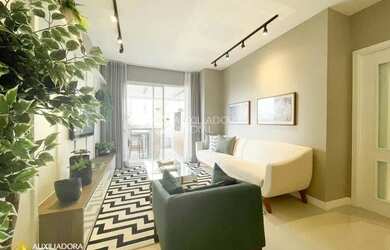 Imagem: O apartamento possui 4 Dormitórios, 2 Banheiros, 2 Vagas na