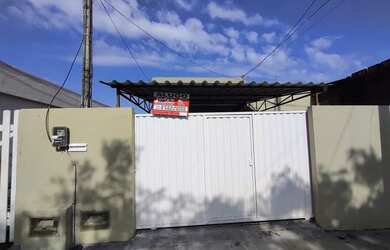 Imagem: A casa possui 2 Dormitórios, 1 Banheiro, 1 Vaga na garagem