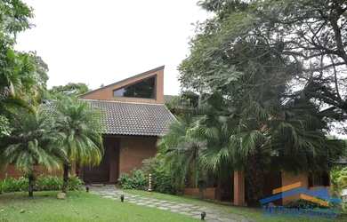 Imagem: A casa em condomínio possui 4 Dormitórios, 5 Banheiros, 5