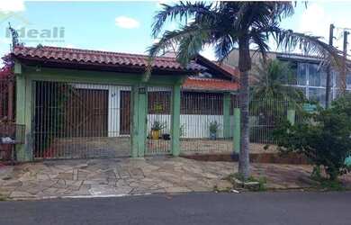 Imagem: A casa possui 3 Dormitórios, 2 Banheiros, 1 Vaga na garagem