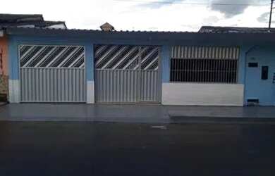 Imagem: A casa possui 4 Dormitórios, 3 Banheiros, 3 Vagas na garagem