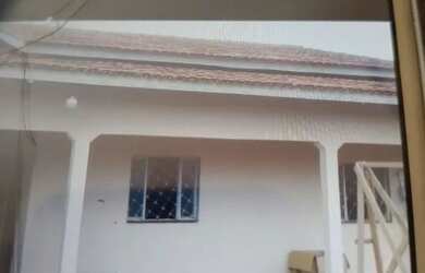 Imagem: A casa possui 2 Dormitórios, 2 Banheiros, 1 Vaga na garagem