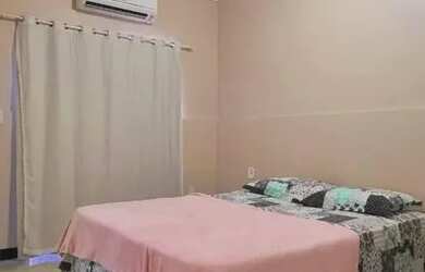 Imagem: A casa possui 4 Dormitórios, 5 Banheiros, 3 Vagas na garagem