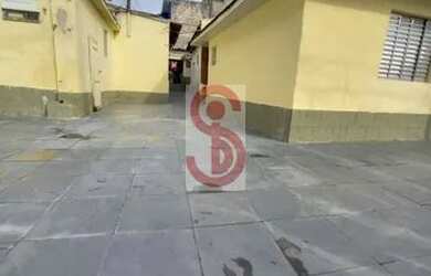 Imagem: A casa possui 1 Dormitório, 1 Banheiro, 1 Vaga na garagem