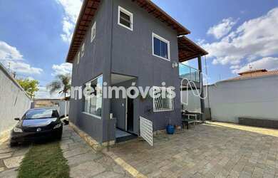 Imagem: A casa possui 5 Dormitórios, 4 Banheiros, 5 Vagas na garagem