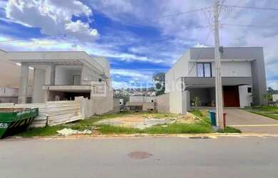 Imagem: O terreno possui 250m² de Área e está localizado em Jardins