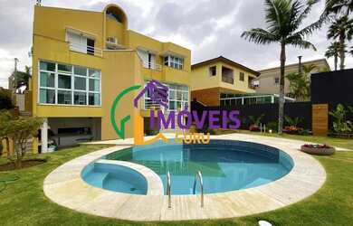 Imagem: A casa em condomínio possui 4 Dormitórios, 1 Banheiro, 3 Vagas