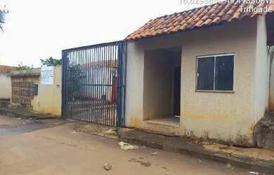 Imagem: A casa possui 2 Dormitórios, 1 Banheiro, 1 Vaga na garagem