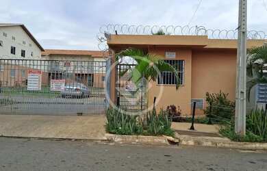 Imagem: O apartamento possui 2 Dormitórios, 1 Banheiro, 2 Vagas na