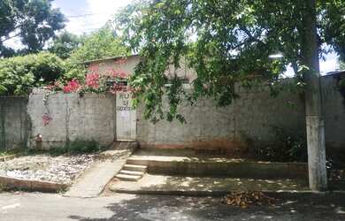 Imagem: A casa possui 2 Dormitórios, 1 Banheiro, 204m² de Área e