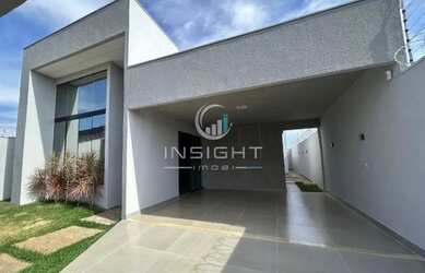 Imagem: A casa possui 3 Dormitórios, 1 Banheiro, 2 Vagas na garagem