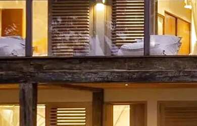 Imagem: A casa possui 5 Dormitórios, 5 Banheiros, 4 Vagas na garagem