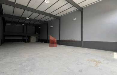 Imagem: O depósito possui 2 Vagas na garagem, 414m² de Área, Imóvel