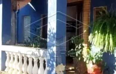 Imagem: A casa possui 4 Dormitórios, 2 Banheiros, 2 Vagas na garagem