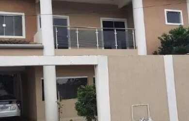 Imagem: A casa possui 3 Dormitórios, 3 Banheiros, 300m² de Área e