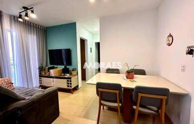 Imagem: O apartamento possui 2 Dormitórios, 1 Banheiro, 1 Vaga na garagem