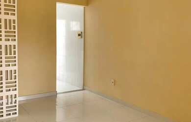 Imagem: A casa à venda possui 2 Dormitórios, 1 Banheiro, 2 Vagas na