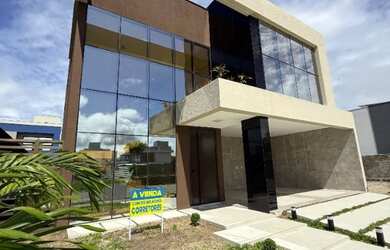 Imagem 1: Seu novo lar em alto padrão - Casa 4 suítes no Condomínio Vista Lagoa