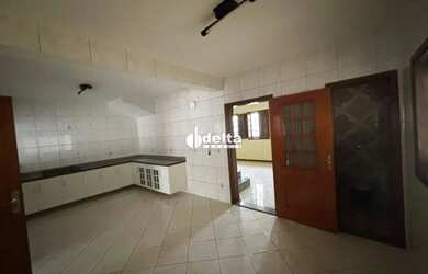 Imagem 5: Casa estilo sobrado com 3 quartos sendo 1 suíte disponível para locação no bairro Jardim P