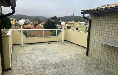 Imagem: A casa possui 4 Dormitórios, 5 Banheiros, 2 Vagas na garagem