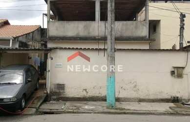 Imagem: A casa possui 2 Dormitórios, 2 Banheiros, 2 Vagas na garagem