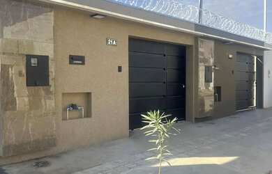 Imagem: O apartamento possui 2 Dormitórios, 1 Banheiro, 2 Vagas na