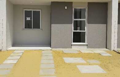 Imagem: A casa possui 2 Dormitórios, 1 Banheiro, 2 Vagas na garagem