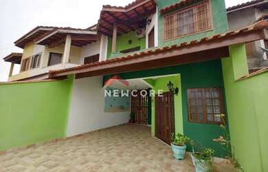 Imagem: A casa possui 3 Dormitórios, 2 Banheiros, 3 Vagas na garagem