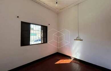 Imagem: A casa possui 2 Dormitórios, 1 Banheiro, 80m² de Área e