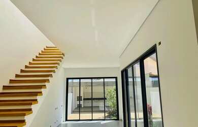 Imagem: A casa à venda possui 3 Dormitórios, 3 Banheiros, 2 Vagas