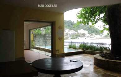 Imagem: A casa possui 5 Dormitórios, 5 Banheiros, 5 Vagas na garagem