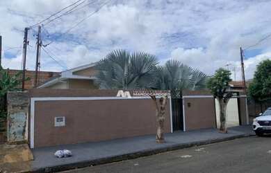 Imagem: A casa possui 3 Dormitórios, 2 Banheiros, 120m² de Área e