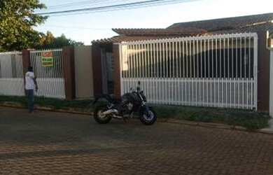 Imagem: A casa em condomínio possui 3 Dormitórios, 3 Vagas na garagem