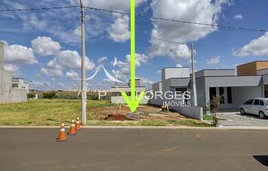 Imagem: O terreno possui 200m² de Área, Imóvel mobiliado e está