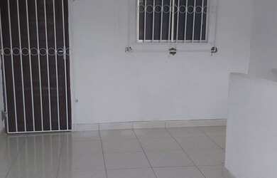 Imagem: A casa possui 2 Dormitórios, 1 Banheiro e está localizado