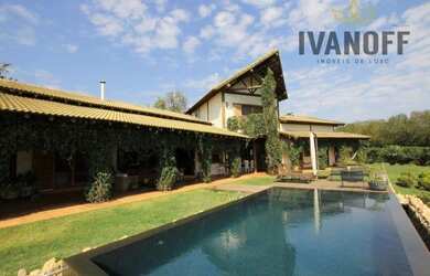 Imagem: A casa em condomínio possui 4 Dormitórios, 5 Banheiros, 5