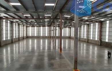 Imagem: O depósito possui 5 Vagas na garagem, 9.800m² de Área e