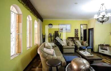 Imagem: A casa possui 5 Dormitórios, 3 Banheiros, 3 Vagas na garagem