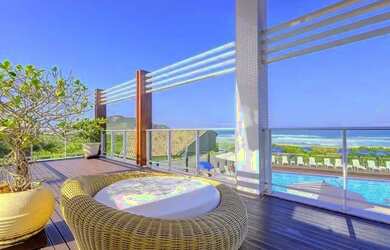 Imagem: A casa possui 3 Dormitórios, 2 Banheiros, 3 Vagas na garagem