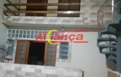 Imagem: A casa possui 3 Dormitórios, 2 Banheiros, 4 Vagas na garagem