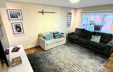 Imagem: A casa possui 3 Dormitórios, 3 Banheiros, 2 Vagas na garagem