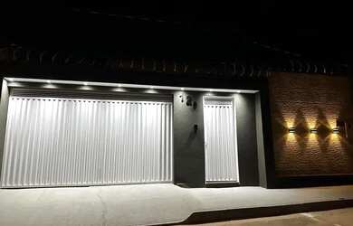 Imagem: A casa possui 2 Dormitórios, 3 Banheiros, 3 Vagas na garagem