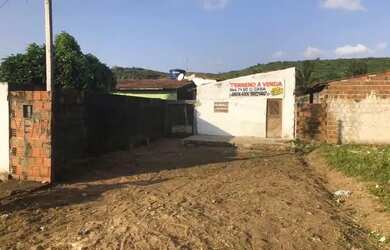 Imagem: A casa possui 1 Dormitório, 1 Banheiro, 4 Vagas na garagem